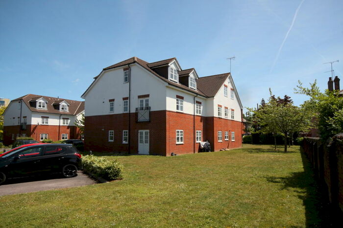 1 Bedroom Flat To Rent In Kingsway, Woking, GU21