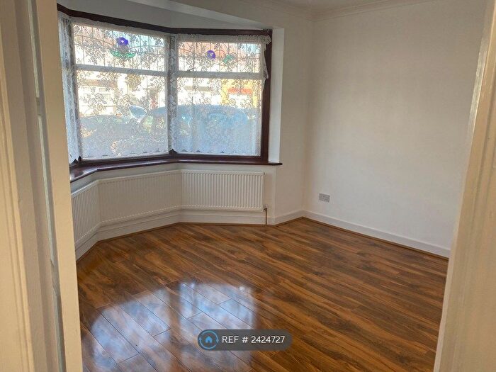 3 Bedroom End Of Terrace House To Rent In Roedean Avenue, Enfield, EN3