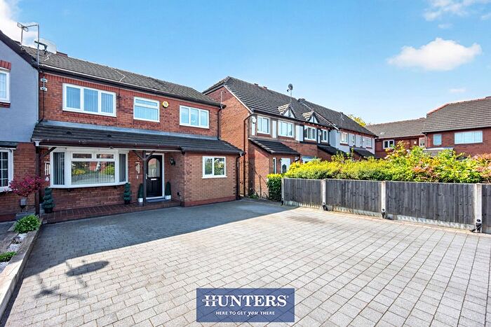 4 Bedroom Semi-detached House For Sale In Southfield Close, Dukinfield, SK16