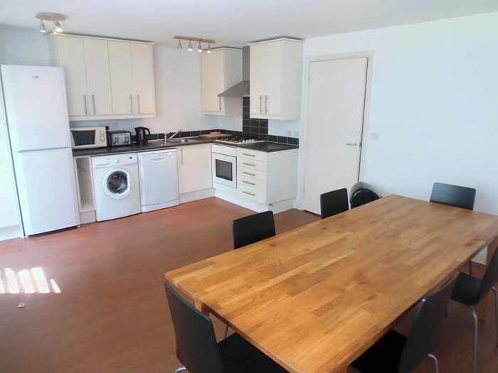 4 Bedroom Detached House To Rent In Woodhall Drive, Kirkstall, Leeds, Uk, LS5