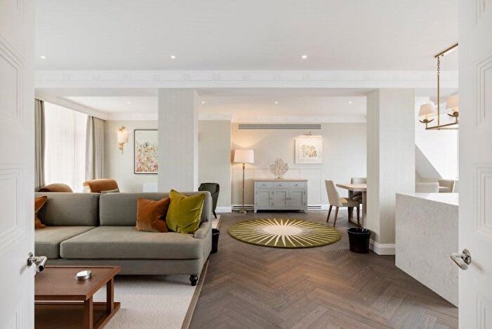 2 Bedroom Flat To Rent In Park Lane, London, W1K