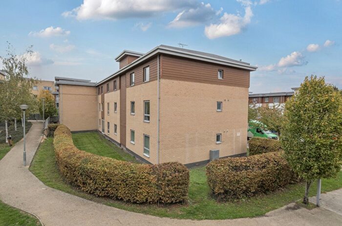 2 Bedroom Flat For Sale In Kelvin Gate, Bracknell, Berkshire, RG12