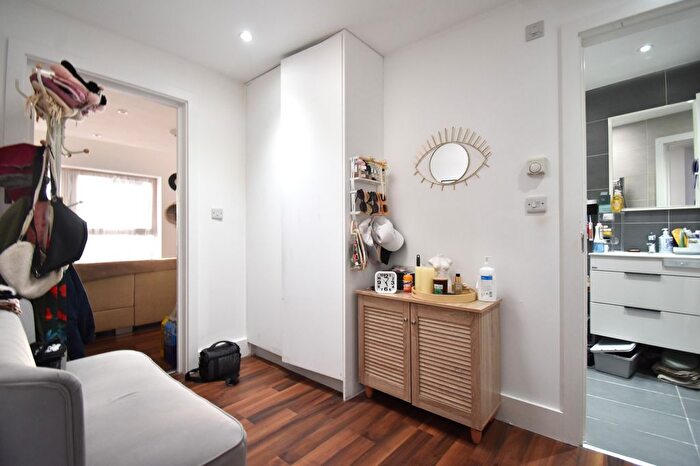 1 Bedroom Flat To Rent In Station Road, London, NW4