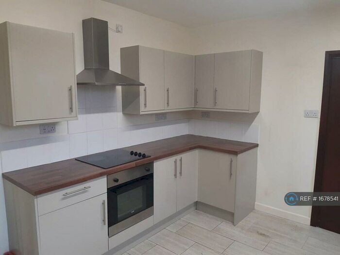 2 Bedroom Flat To Rent In Rear Of Mill Road, Cleethorpes, DN35