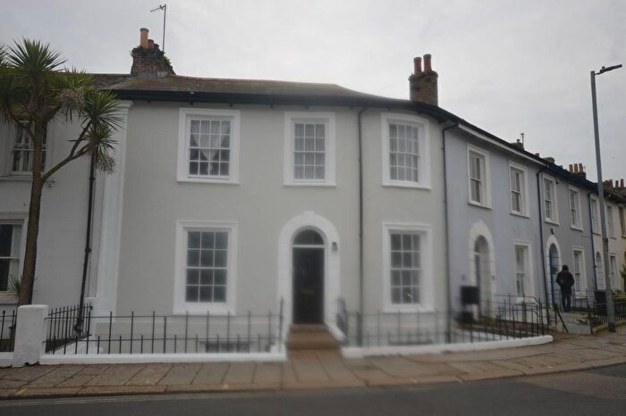 1 Bedroom Flat To Rent In Ferris Town, Truro, TR1