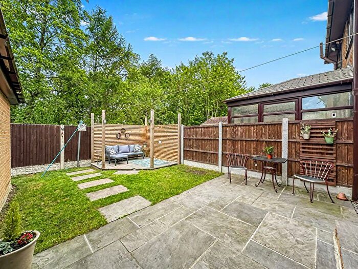3 Bedroom Semi-Detached House For Sale In Meadow Croft, Hemsworth, WF9