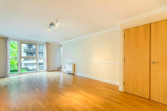 2 Bedroom Flat For Sale In Glaisher Street, Deptford, London, SE8