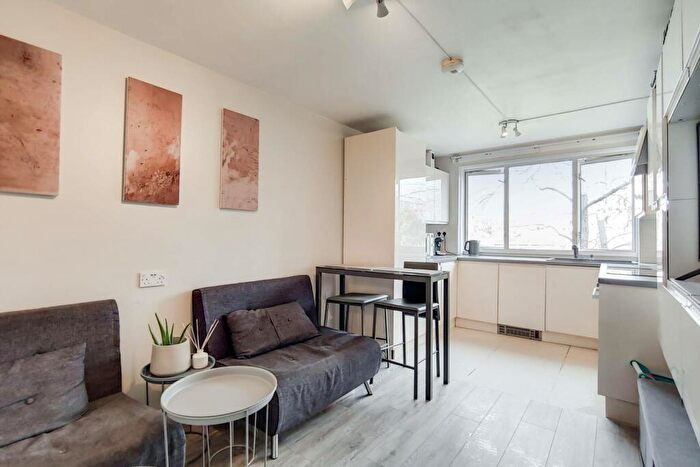 2 Bedroom Flat For Sale In O'Leary Square, Stepney, London, E1