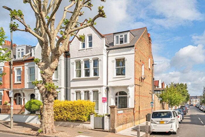 1 Bedroom Flat For Sale In Upper Tooting Park, Balham, London, SW17