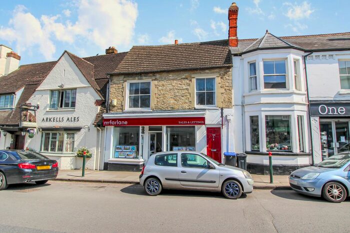1 Bedroom Flat To Rent In High Street, Cricklade, Swindon, SN6