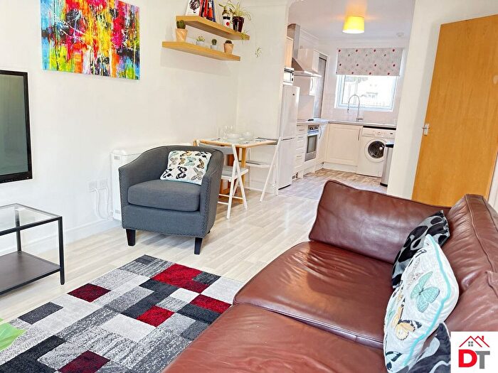 2 Bedroom Flat To Rent In Ferry Gait Crescent, Edinburgh, EH4