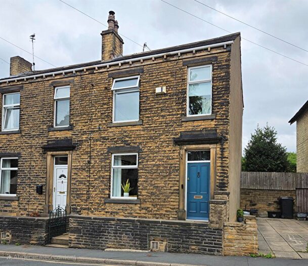 3 Bedroom Semi-Detached House For Sale In Elland Lane, Elland, HX5