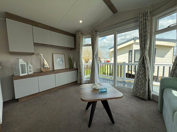 2 Bedroom Park Home For Sale In St. Johns Road, Whitstable, CT5