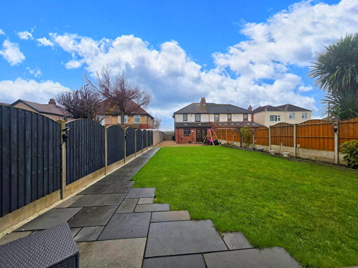 3 Bedroom Semi Detached House For Sale In Church Hill, Royston, Barnsley, S71