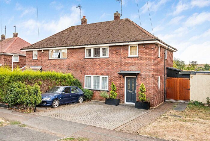 3 Bedroom Semi-Detached House For Sale In Newton Road, Bletchley Milton Keynes, MK3