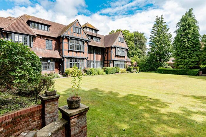 1 Bedroom Apartment For Sale In Tudor Hall, Camberley, GU15