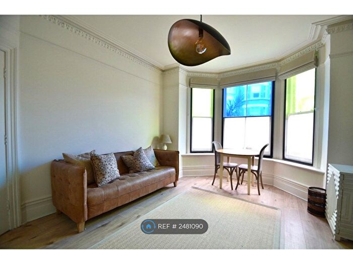 2 Bedroom Flat To Rent In West Hill, Hastings, TN34