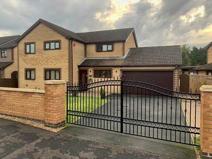 4 Bedroom Detached House For Sale In The Hollows, Legbourne, LN11