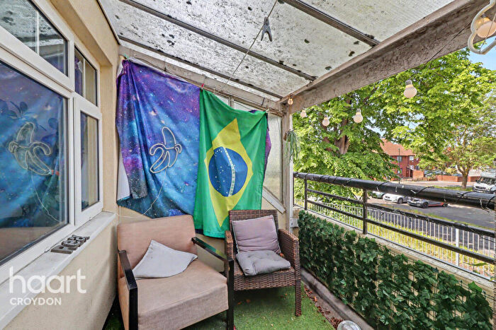2 Bedroom Maisonette For Sale In Nelson Close, Croydon, CR0