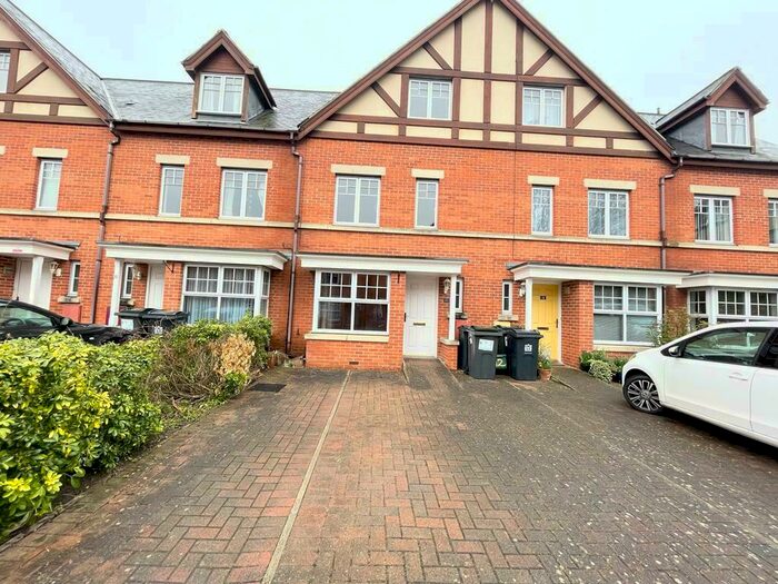 4 Bedroom Town House To Rent In Scholars Park/West End - Darlington, DL3