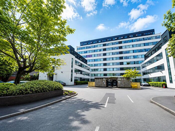 2 Bedroom Flat For Sale In Ashton Lane, Sale, M33