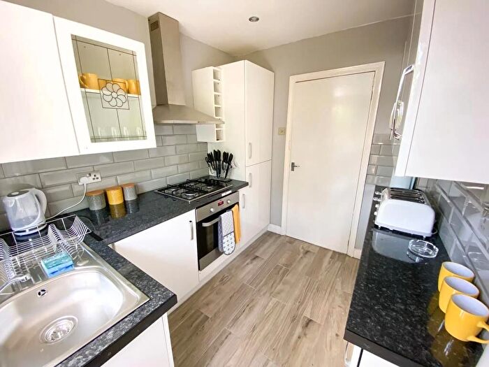 3 Bedroom Terraced House To Rent In Crawley Green Road, Luton, LU2