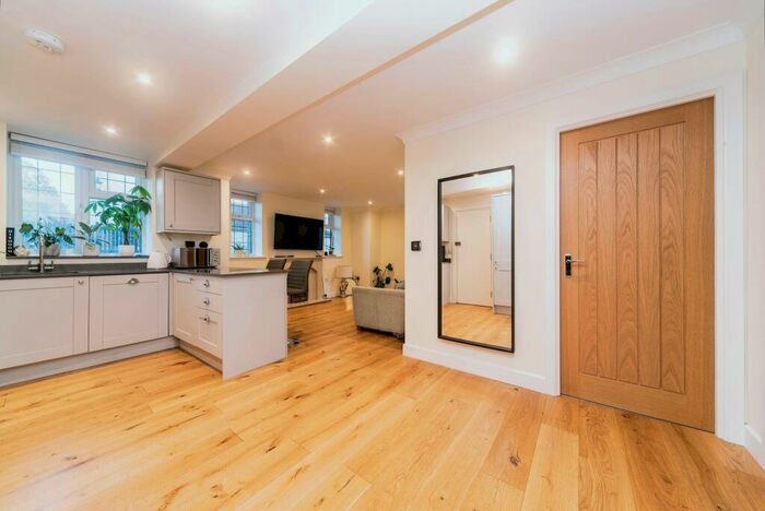 2 Bedroom Flat To Rent In Esher, KT10