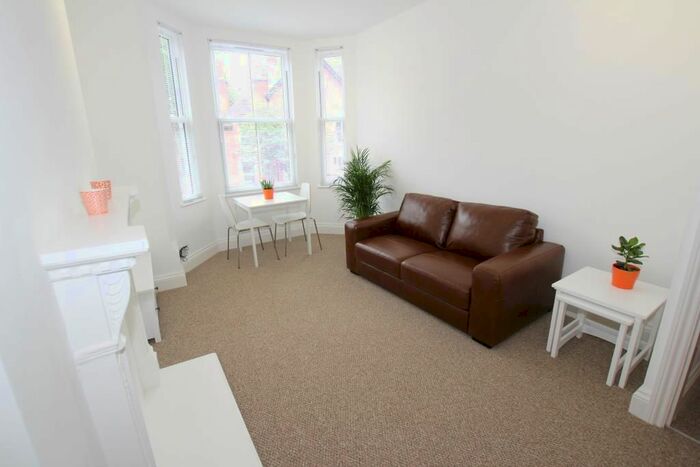 2 Bedroom Flat To Rent In Hope Drive, The Park, Nottingham, NG7