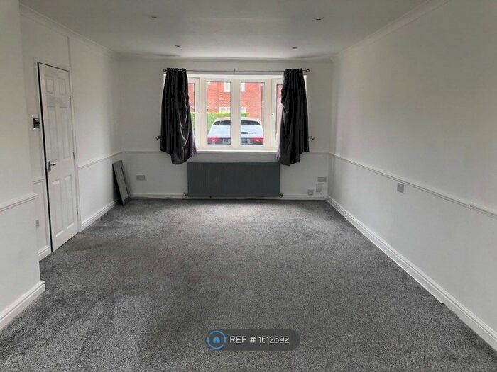 3 Bedroom Semi-Detached House To Rent In Manchester, Manchester, SK8