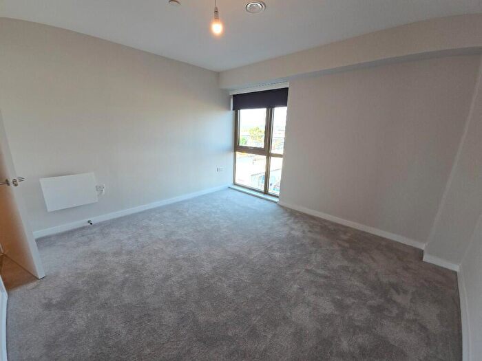 1 Bedroom Apartment To Rent In Emporium House East, Alloway Courtyard, Weldale Street, Reading, RG1