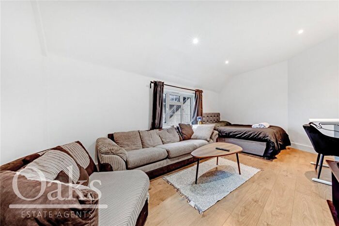 3 Bedroom Maisonette To Rent In Gibbs Close, London, SE19