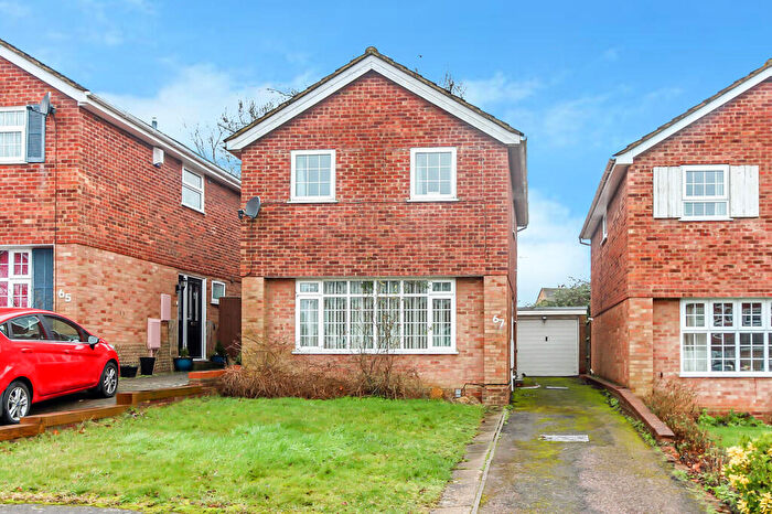 3 Bedroom Detached House For Sale In Vicarage Farm Road, Wellingborough, NN8