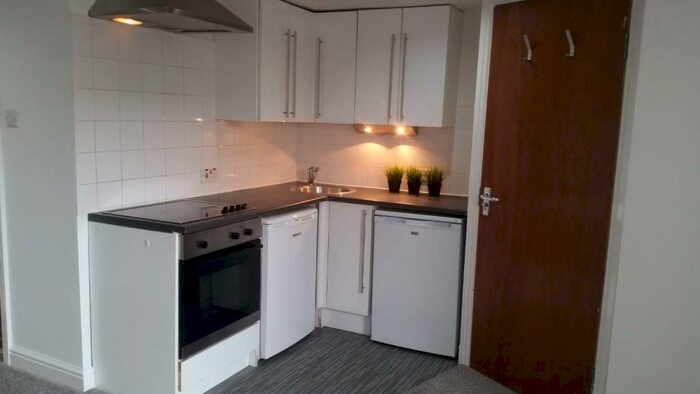 Studio To Rent In Somerset Road, Huddersfield, West Yorkshire, HD5