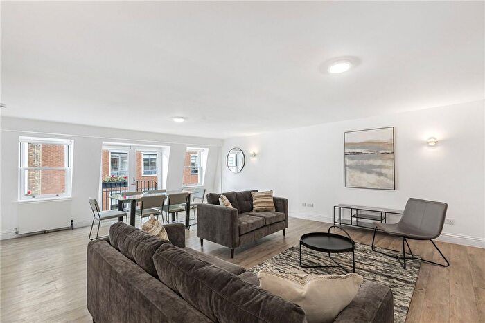 3 Bedroom Flat To Rent In North Mews, London, WC1N