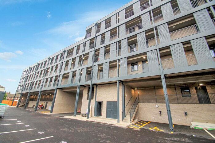 2 Bedroom Apartment For Sale In Crossbank, Salford, M7