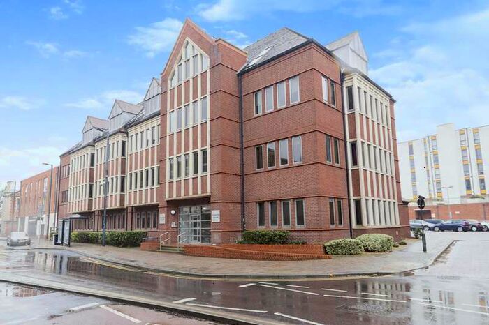 2 Bedroom Apartment To Rent In Pilgrims House, Bedford, MK40