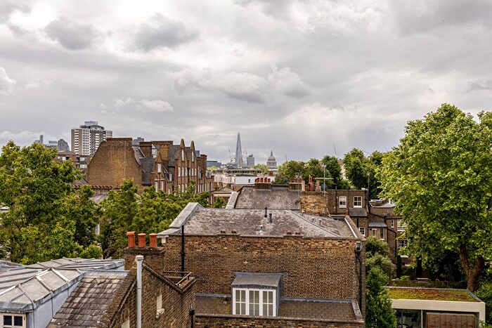 3 Bedroom Maisonette To Rent In Great Percy Street, Clerkenwell, London, WC1X