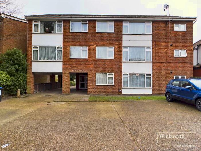 Flat To Rent In Kenton Road, Harrow, HA3