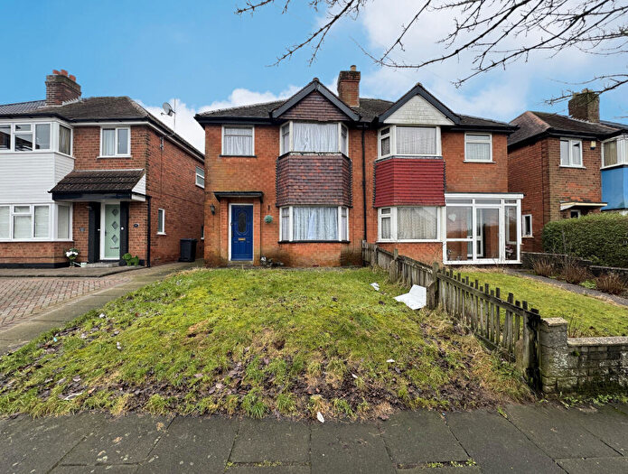3 Bedroom Semi Detached House For Sale In Lindsworth Road, Birmingham, West Midlands, B30