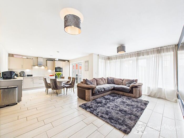 5 Bedroom Detached House For Sale In Russells Close, Whitehill, Bordon, GU35
