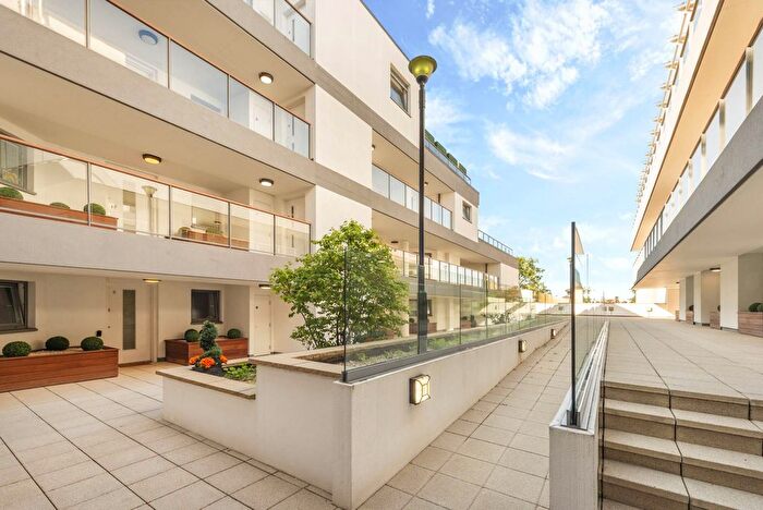 2 Bedroom Flat For Sale In Flower Lane, Mill Hill, NW7