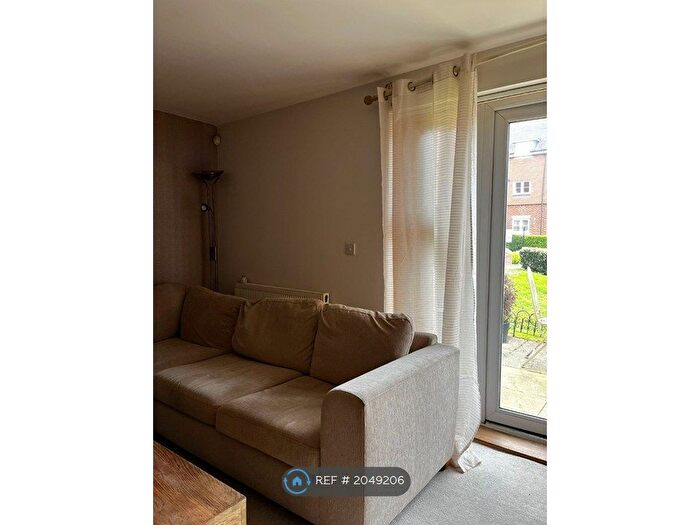1 Bedroom Flat To Rent In Findlay Mews, Marlow, SL7