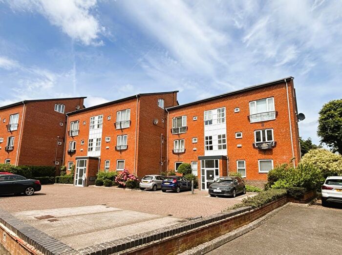 2 Bedroom Flat To Rent In Avebury Avenue, Tonbridge, TN9