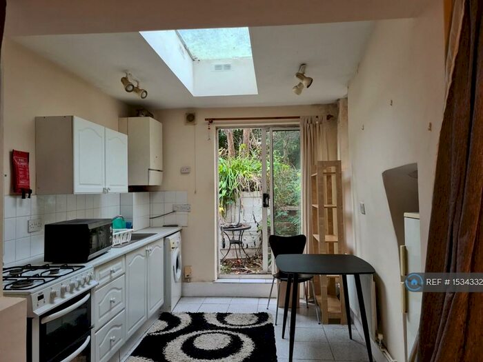 Studio To Rent In Dennington Park Road, London, NW6