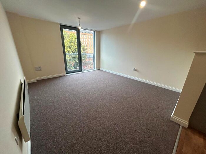 2 Bedroom Flat To Rent In Canal Street, Nottingham, Nottinghamshire, NG1