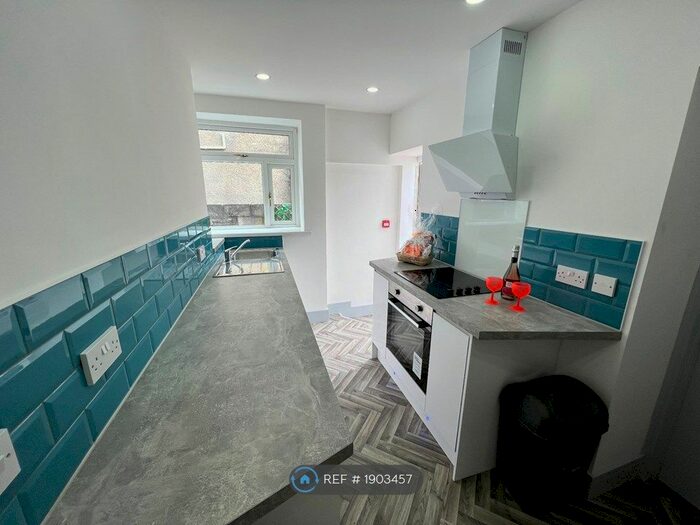 2 Bedroom Flat To Rent In Woodville Road, Cardiff, CF24