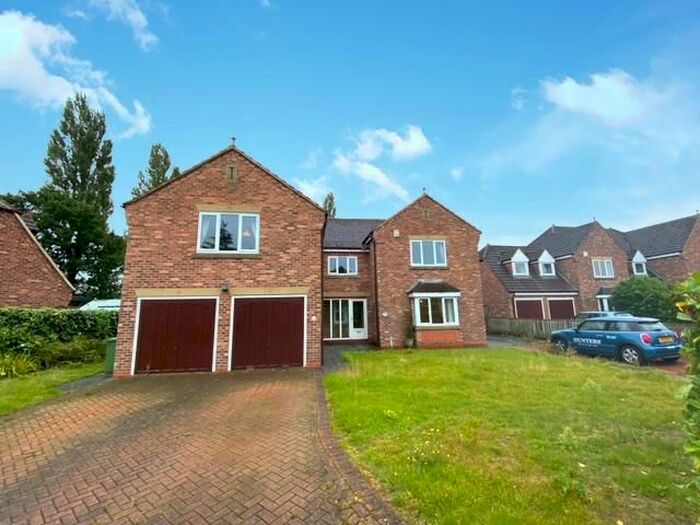 5 Bedroom Property To Rent In Lakeside, Acaster Malbis, York, YO23