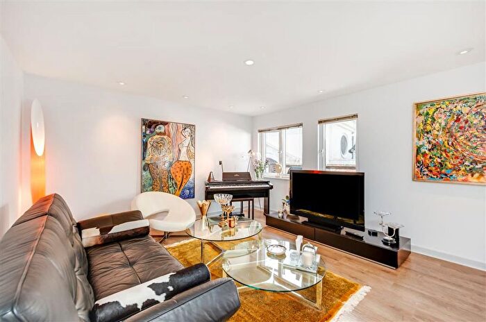 1 Bedroom Flat To Rent In Bride Lane, Fitzrovia Amp; Covent Garden, EC4Y