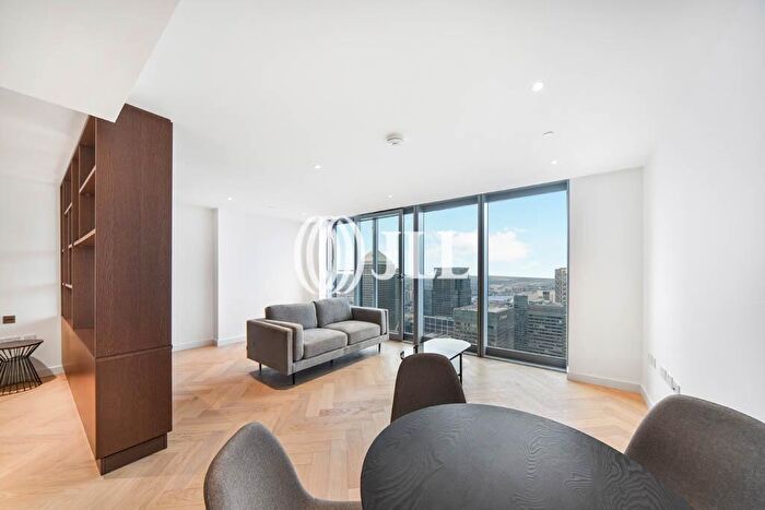 Flat To Rent In Landmark Pinnacle, London, E14