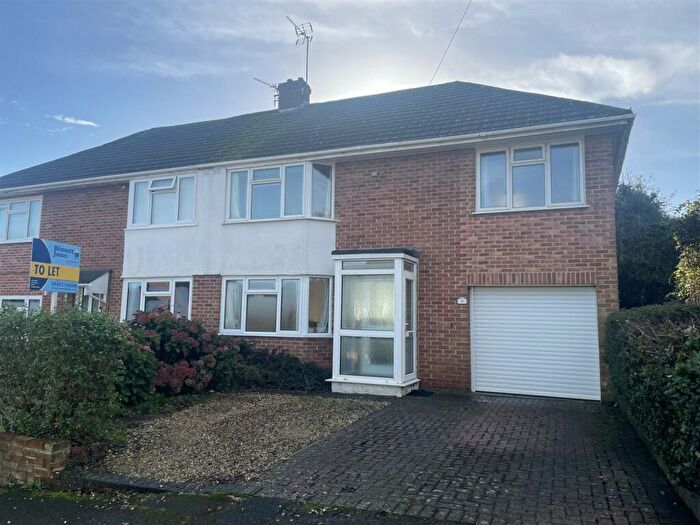 4 Bedroom Semi-Detached House To Rent In The Crescent, Cam, GL11